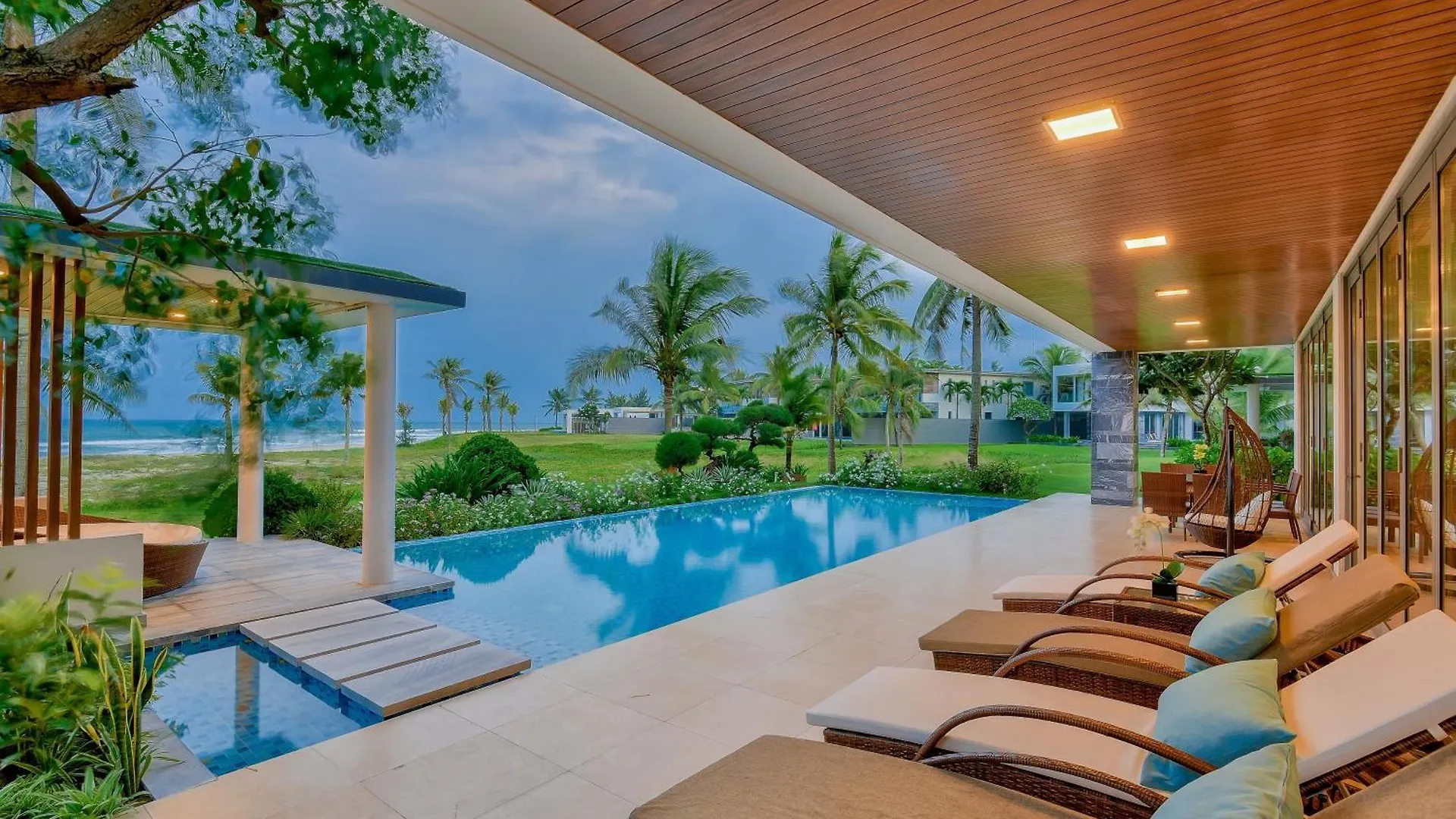 Abogo Resort Villas Ocean Da Nang 0*,